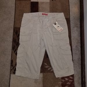 Size 13 unionbay light tan capris